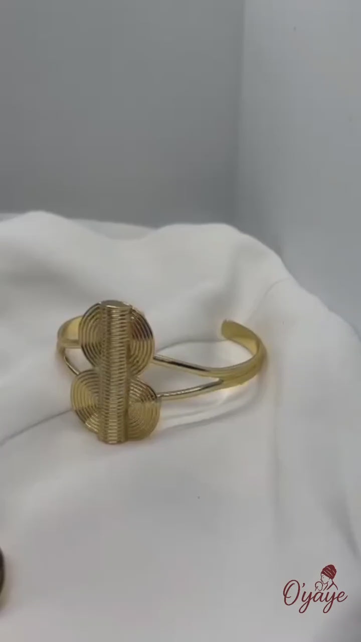 Boucles d'oreille + bague + bracelet